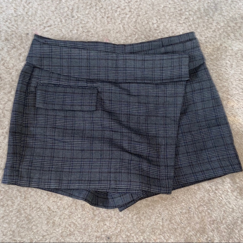 Plaid skirt/skort (M)